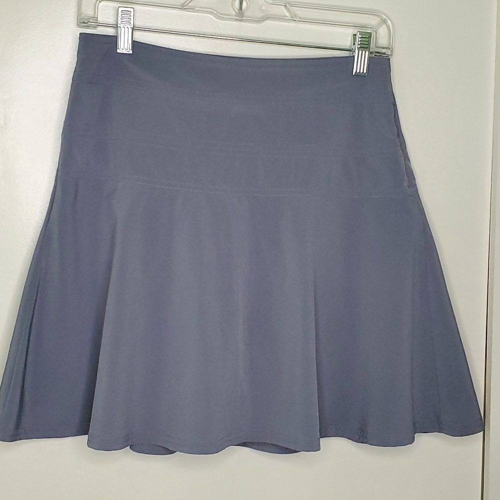 Athleta grey tennis skirt with size zip sz. 4